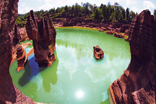 張家界、袁家界、天子山、紅石林、鳳凰古城四晚五日游