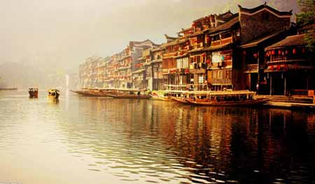 張家界國(guó)家森林公園、袁家界、天子山、大峽谷、玻璃橋、鳳凰古城兩晚三日游