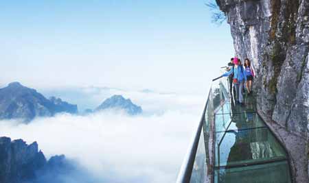 張家界國家森林公園、天子山、袁家界、金鞭溪、十里畫廊、玻璃橋、天門山、玻璃棧道兩晚三日游